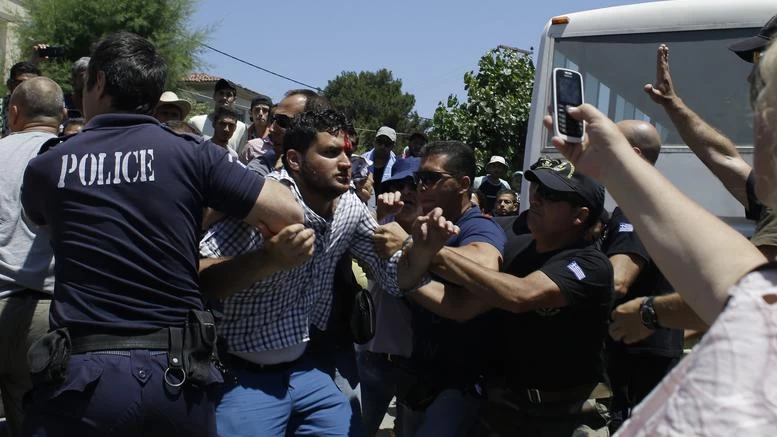 Βραδυφλεγής βόμβα! Ετοιμάζεται κάτι χοντρό με εξέγερση στο μεταναστευτικό; Ποιος θυμάται τι είχε γίνει με το σκίσιμο του Κορανίου; Θάνατος μετανάστη σε ΑΤ ανάβει φωτιές-Συμμαχία τρόμου Αριστεράς-μεταναστών